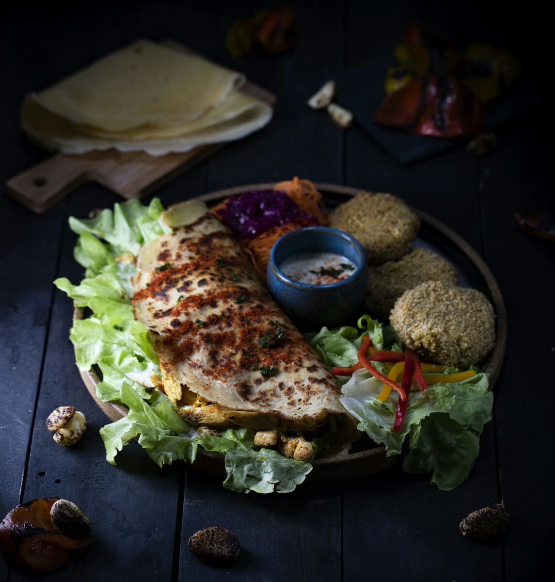 Kebab généreux préparé minute, pain doré et crudités fraîches